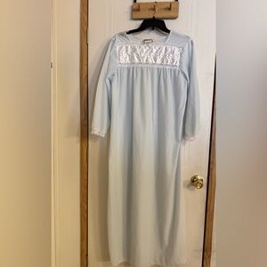 Vintage Lady Manhattan Sz M Light Blue Nightgown with Lace Details VGUC😊😊